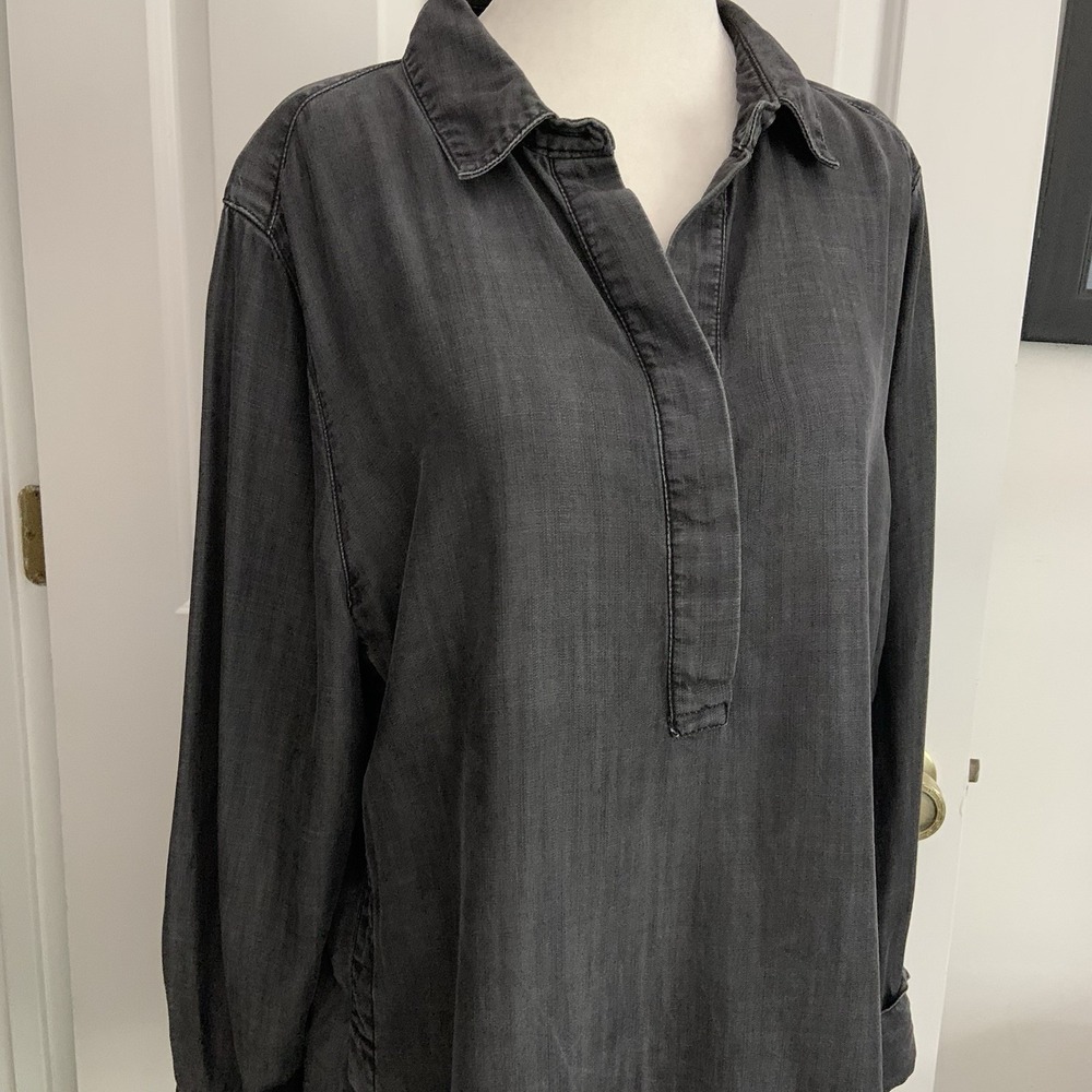 Chico's sz 2 or L Tunic Black Chambray Half Button V neck Long Sleeves Top